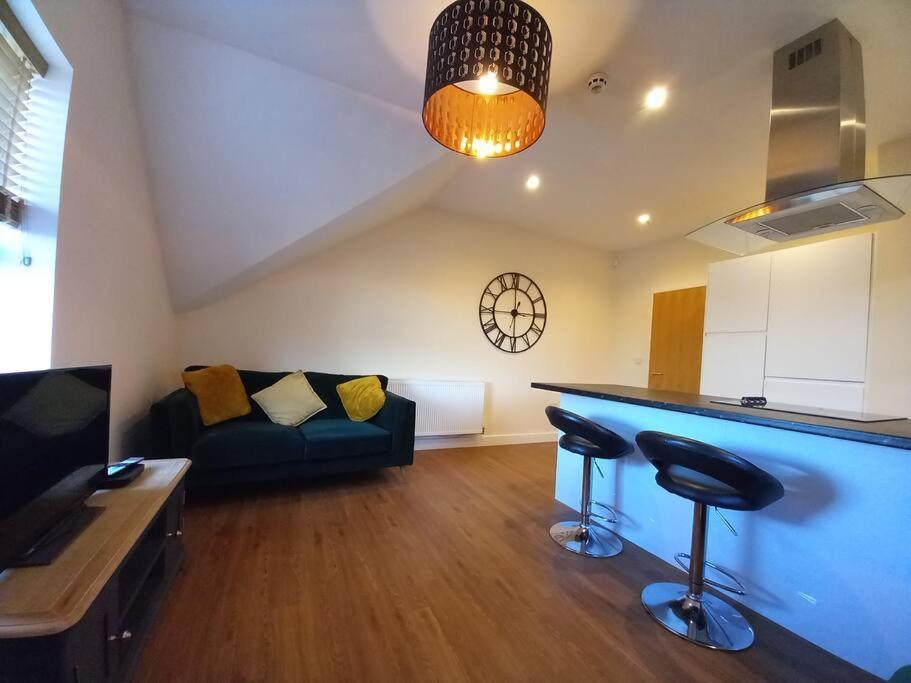 Roomy Penthouse 2 Double Bed Apartment - Spacious - Central Beeston - Free Secure Parking - Nottingham Exterior foto