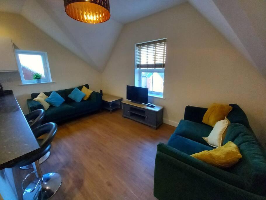 Roomy Penthouse 2 Double Bed Apartment - Spacious - Central Beeston - Free Secure Parking - Nottingham Exterior foto