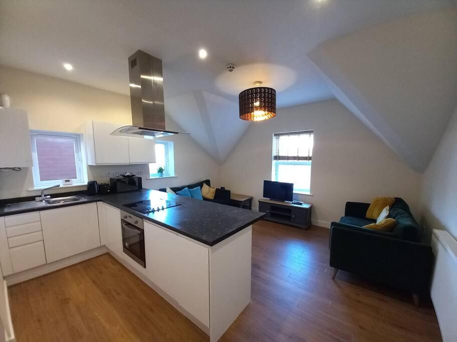 Roomy Penthouse 2 Double Bed Apartment - Spacious - Central Beeston - Free Secure Parking - Nottingham Exterior foto